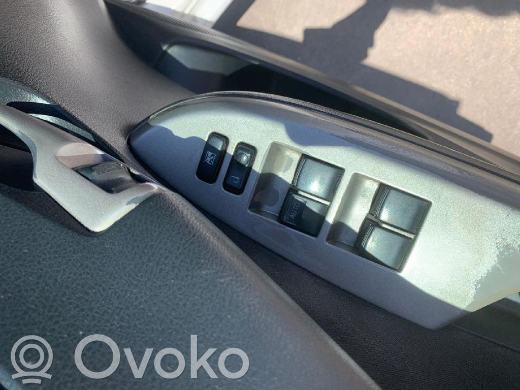 Toyota Corolla E160 E170 Electric window control switch 