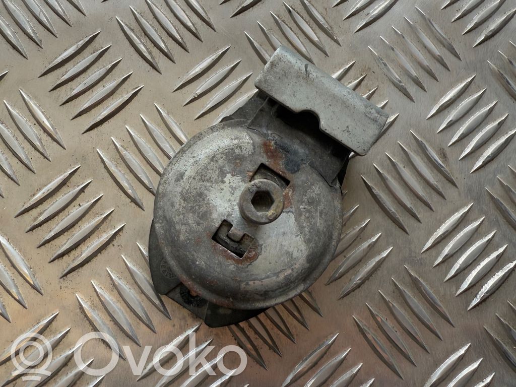Engine mount bracket