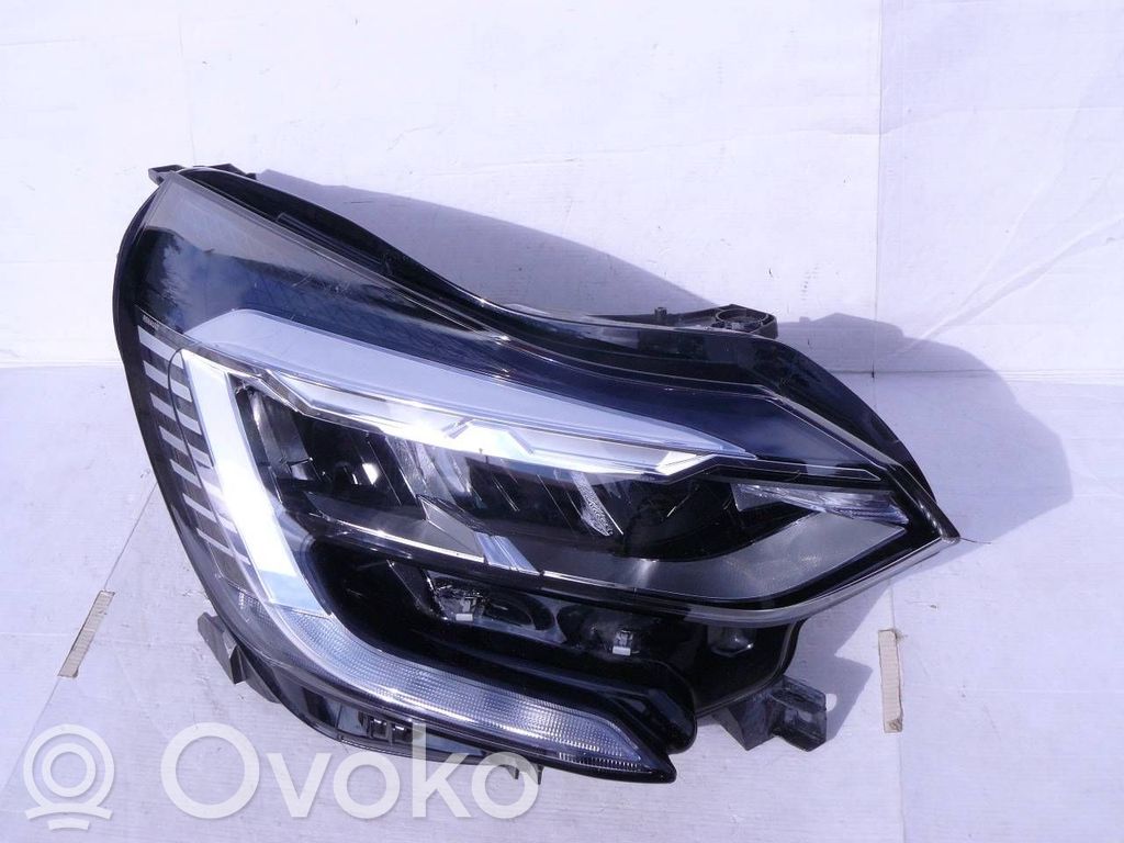 Renault Captur II Lampa przednia 