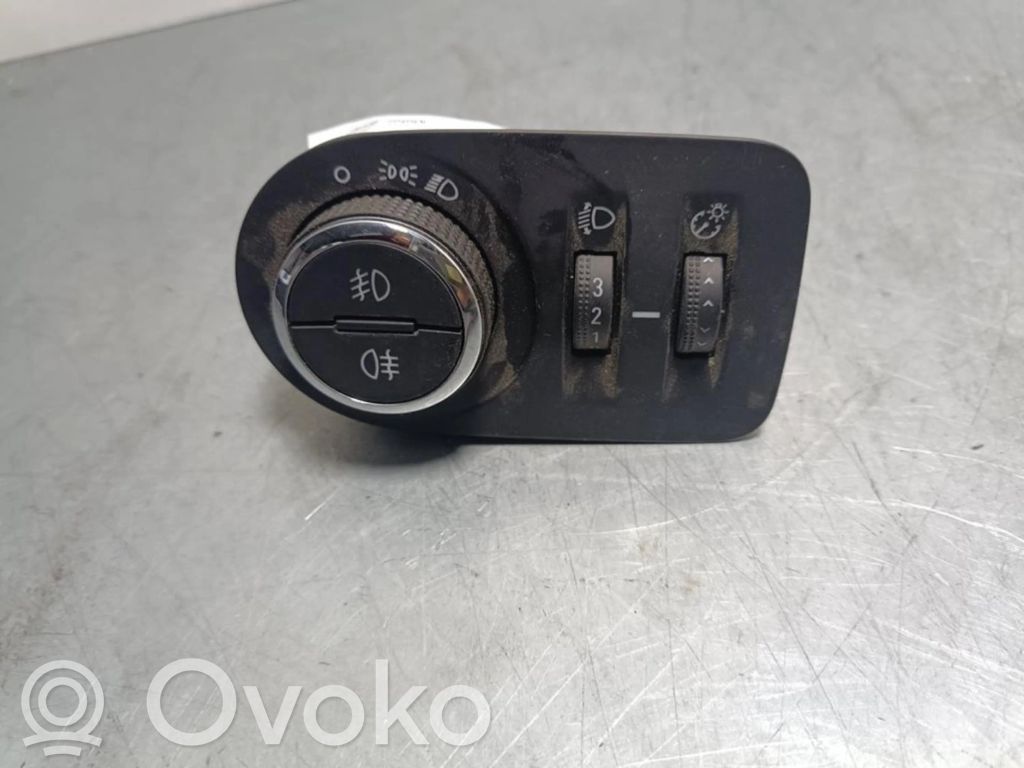 Interruptor de luz   13470445