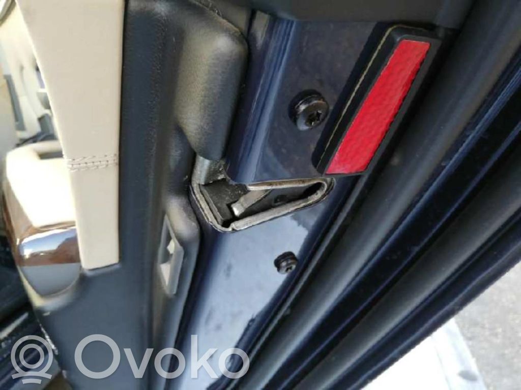 Cerradura de puerta trasera