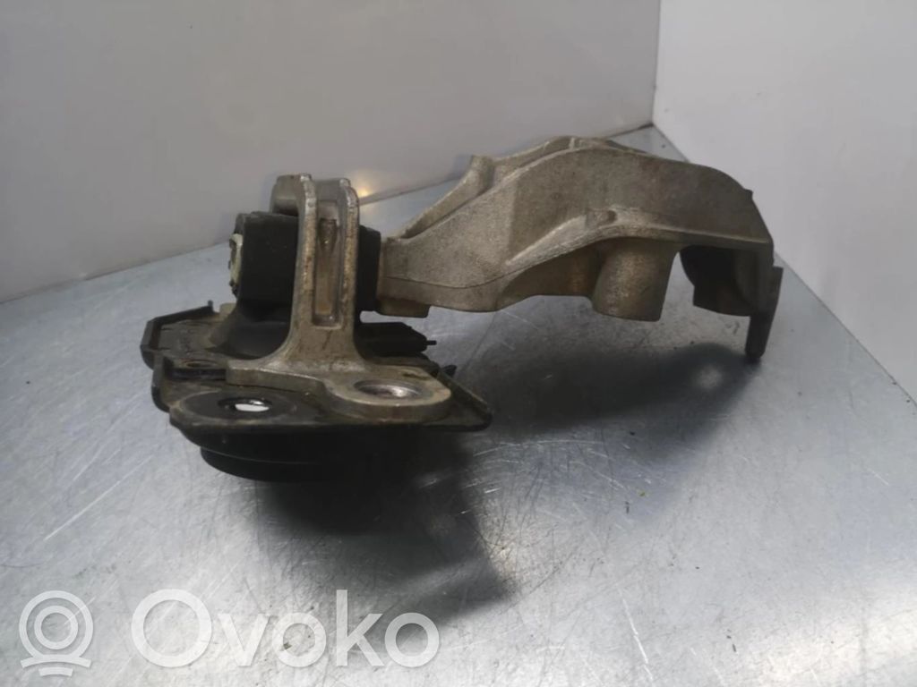 Engine mounting bracket