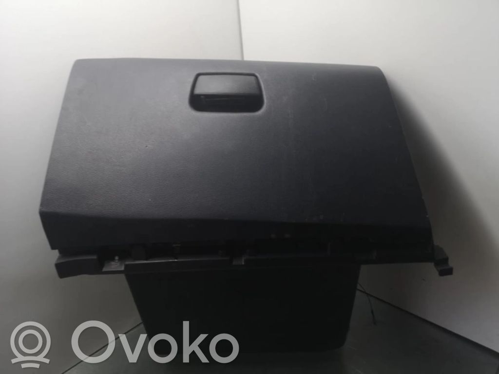 KIA Rio Daiktadėžė 
