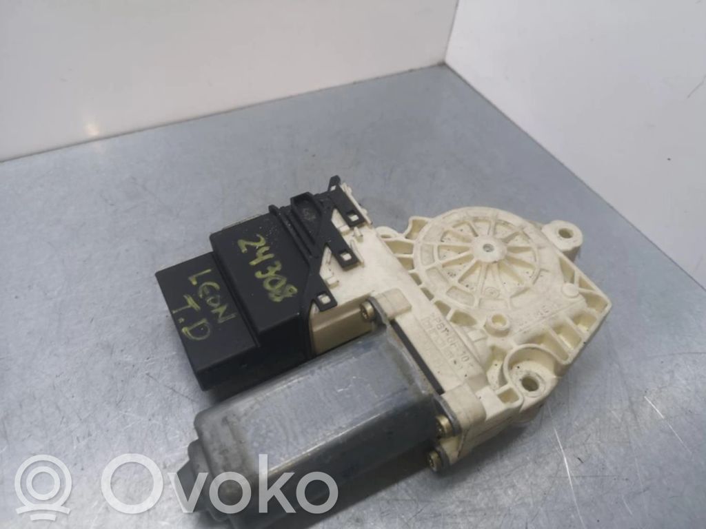 Seat Leon (1M) Silnik szyby / okna karoseryjnego 