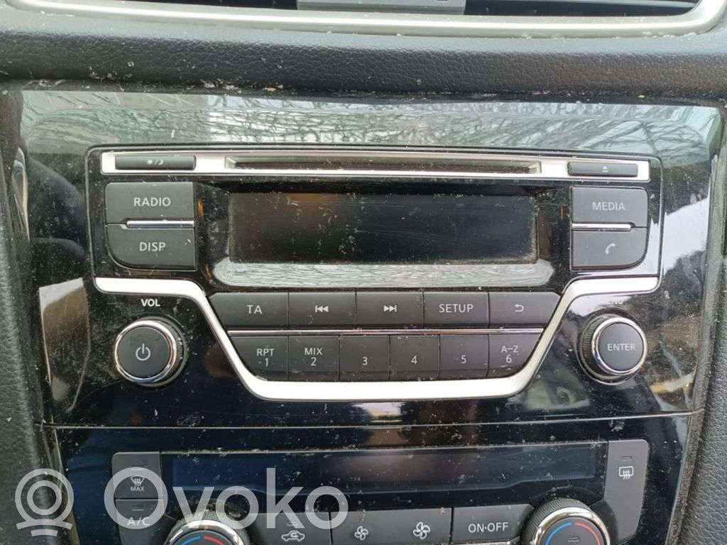 Nissan Qashqai Panel / Radioodtwarzacz CD/DVD/GPS 