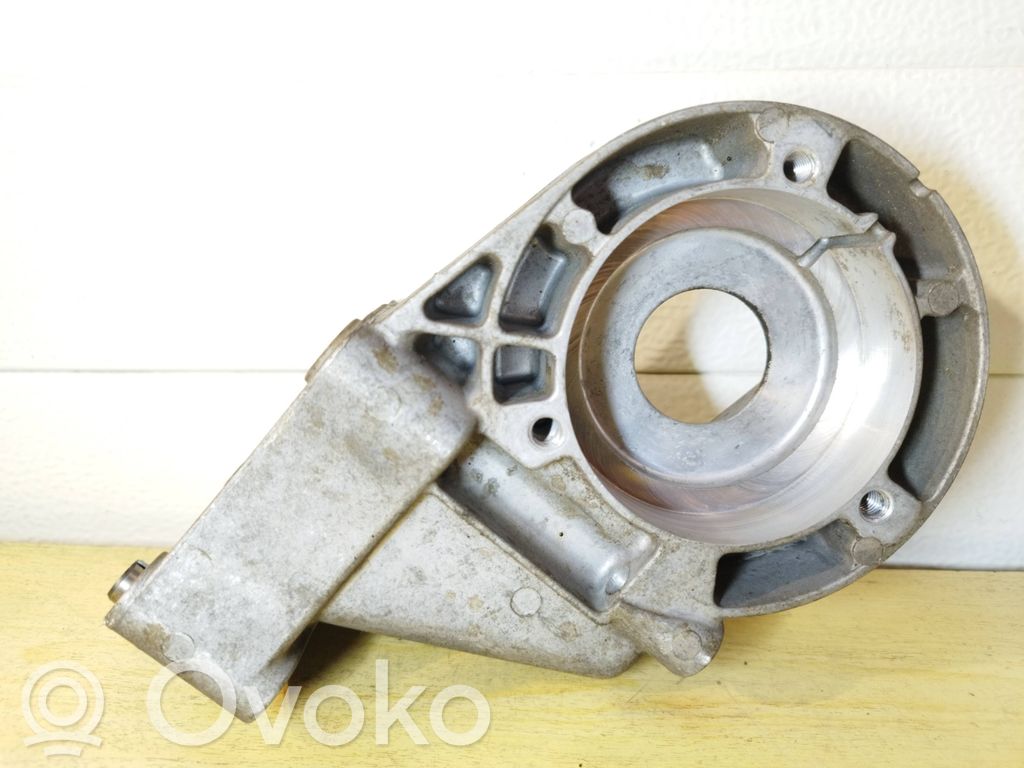 Chrysler PT Cruiser Engine mounting bracket 
