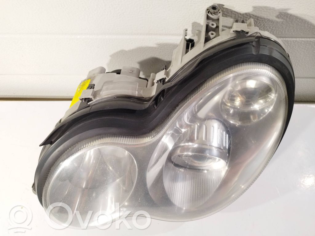 Mercedes-Benz C W203 Lampa przednia 