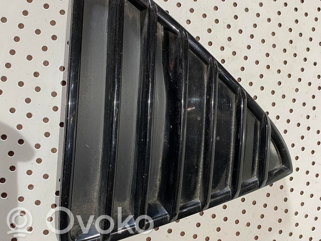 Ford Focus Rejilla inferior del parachoques delantero 