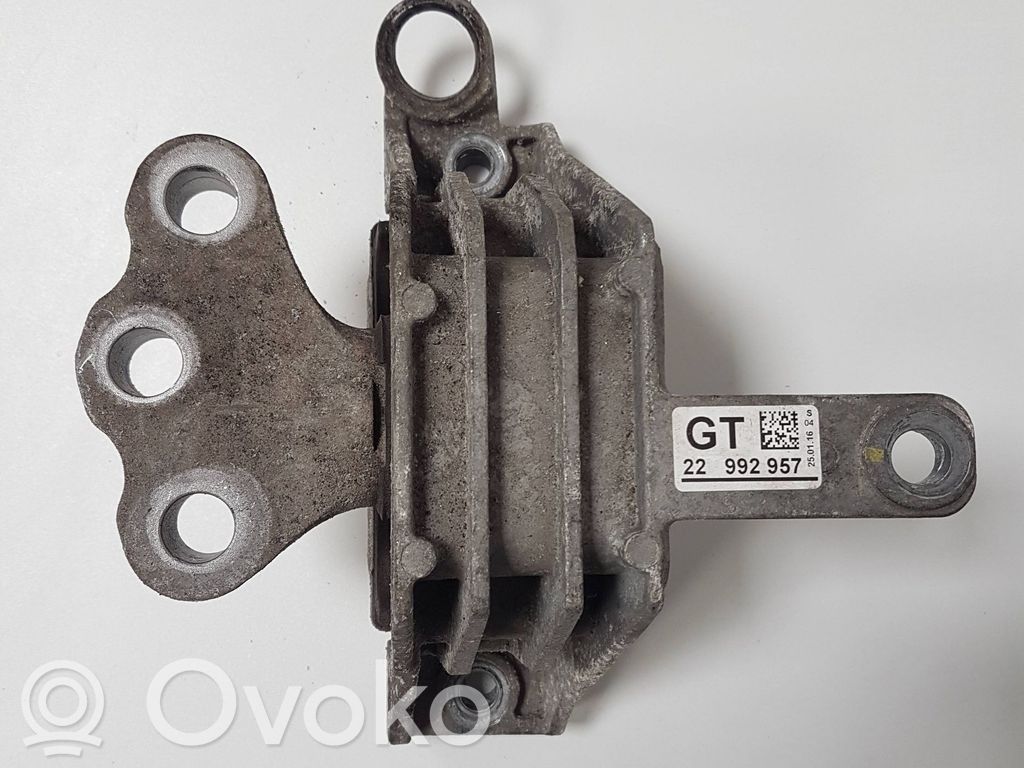 Engine mount bracket   22992957
