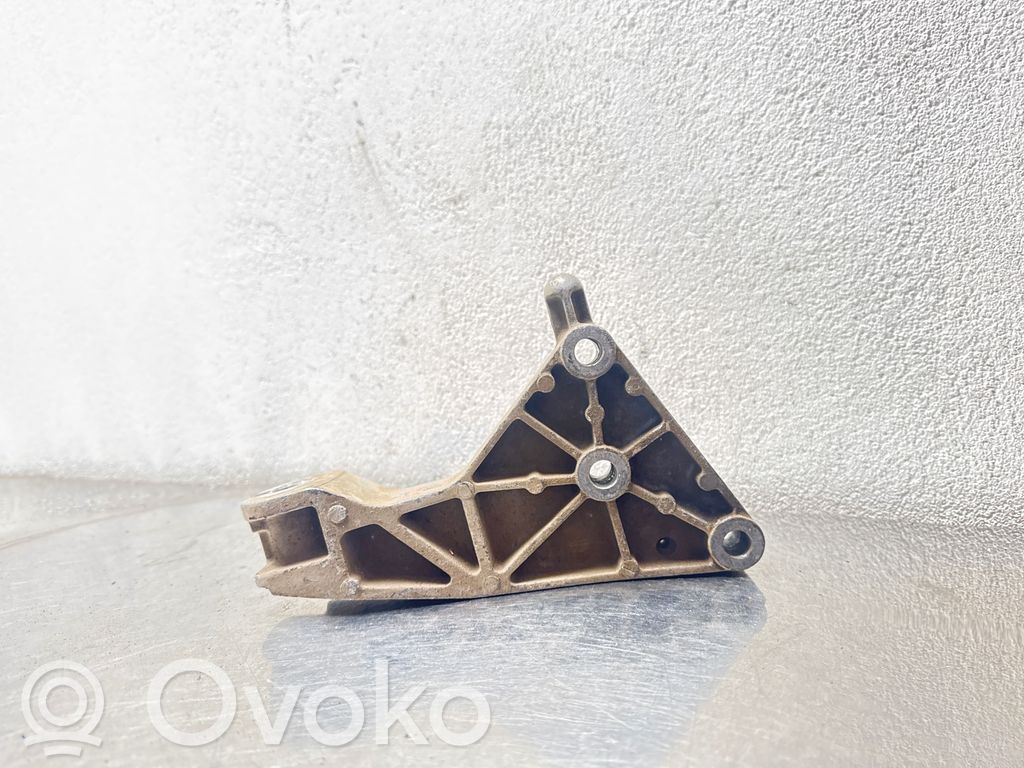 Opel Zafira B Engine mounting bracket 
