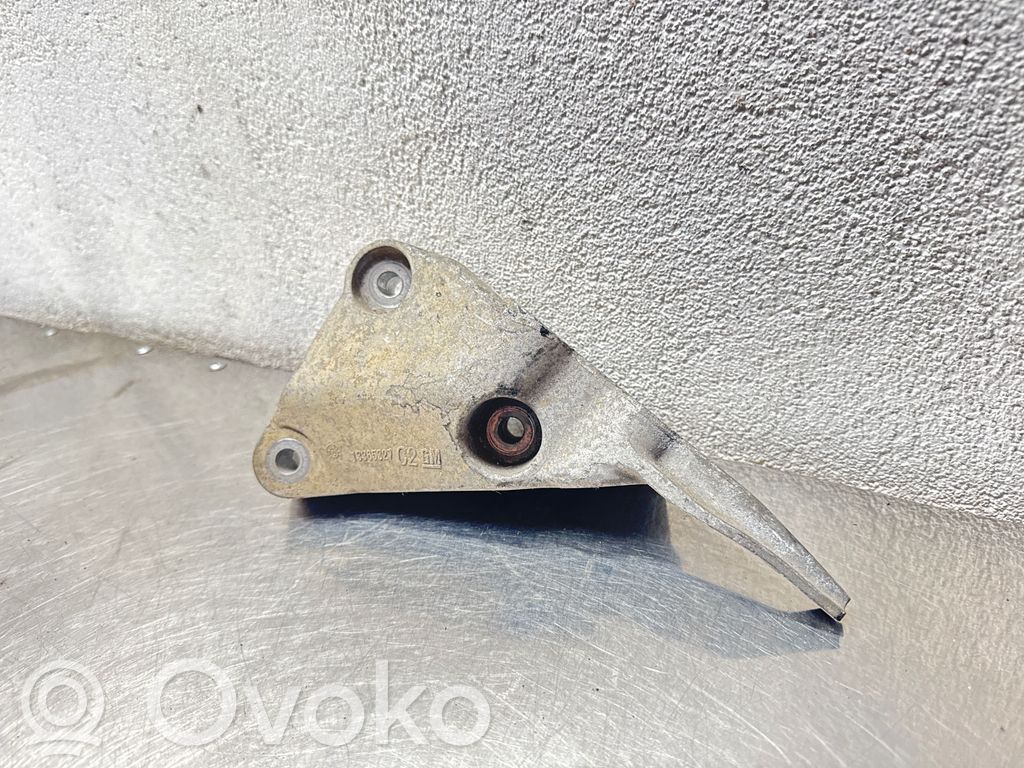 Opel Astra J Engine mounting bracket 