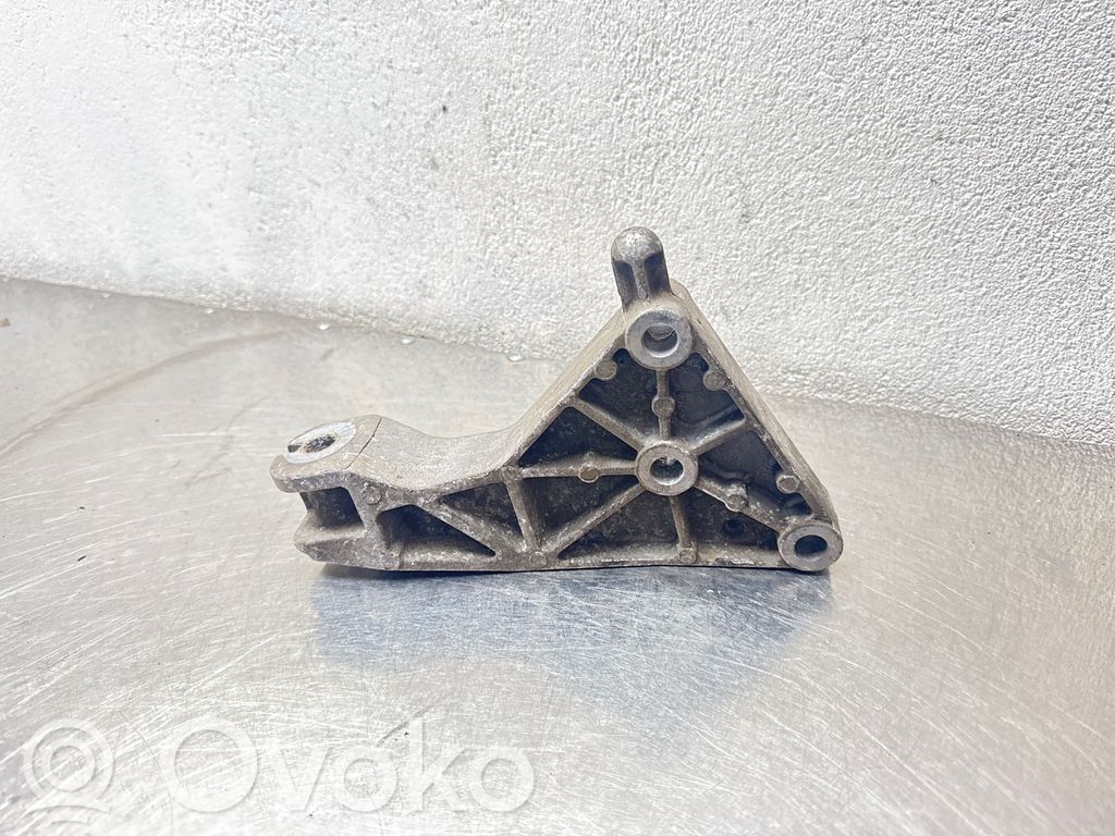 Opel Meriva B Engine mounting bracket 