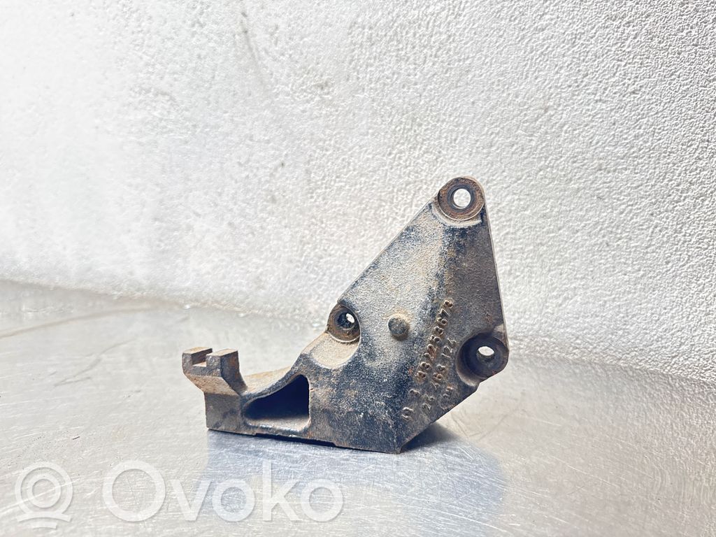 Opel Astra H Engine mounting bracket 