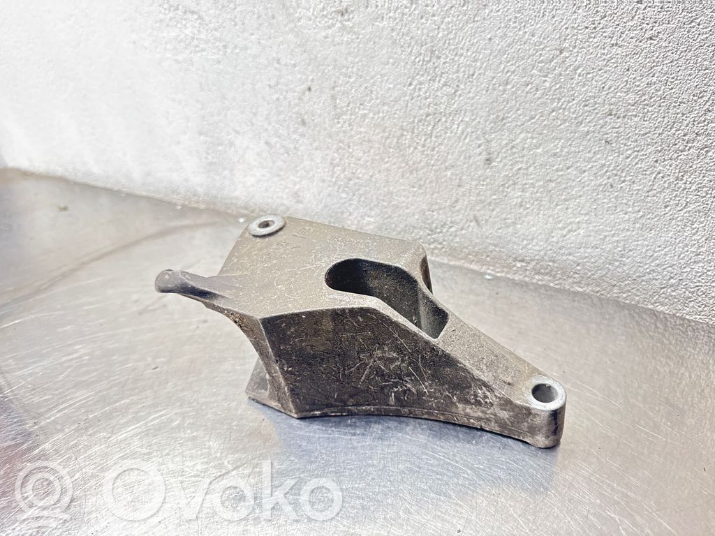 Opel Vectra C Engine mounting bracket 