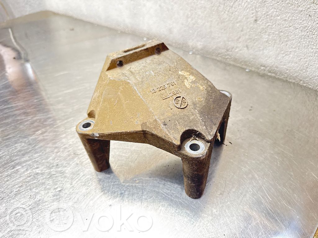 Opel Astra H Engine mounting bracket 