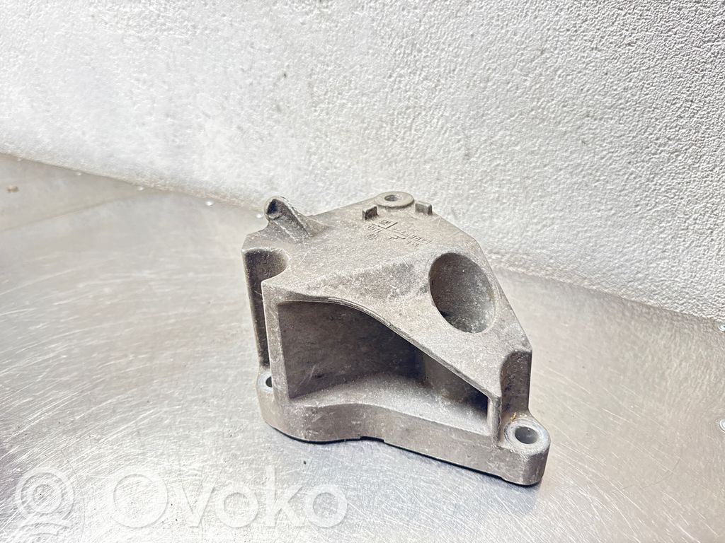 Opel Vectra C Engine mounting bracket 