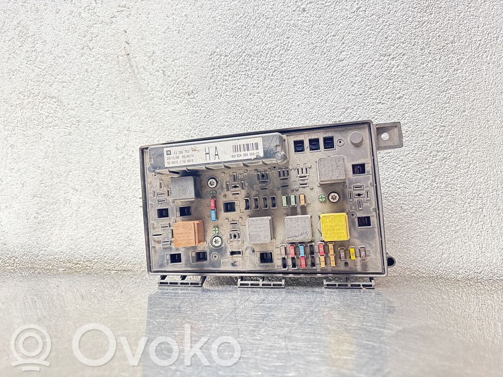 Opel Astra H Sulakemoduuli 