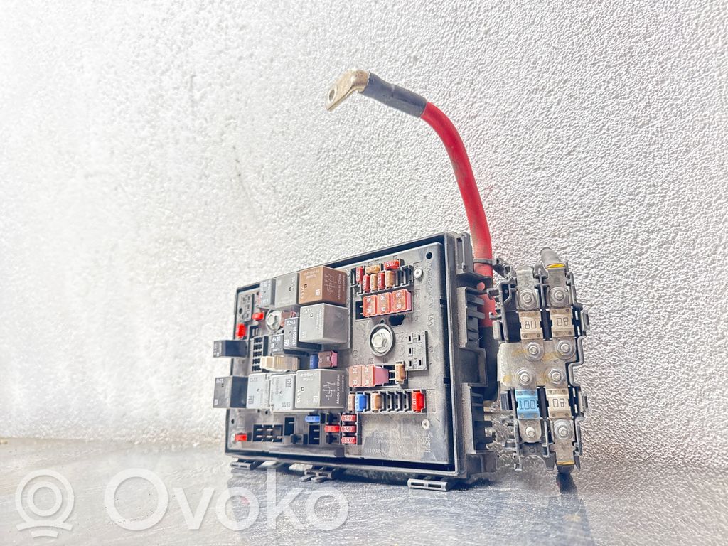 Opel Astra J Fuse module 