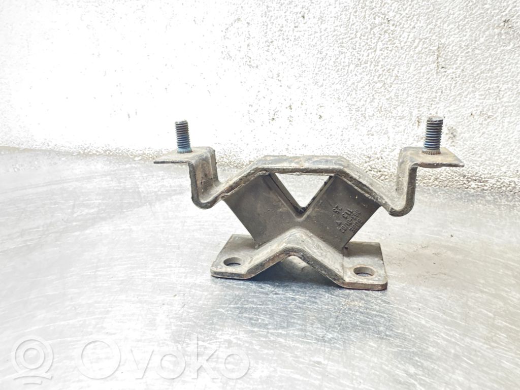 Opel Omega B1 Engine mount bracket 