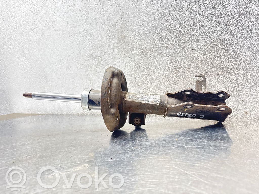 Opel Astra J Priekšpusē amortizators 