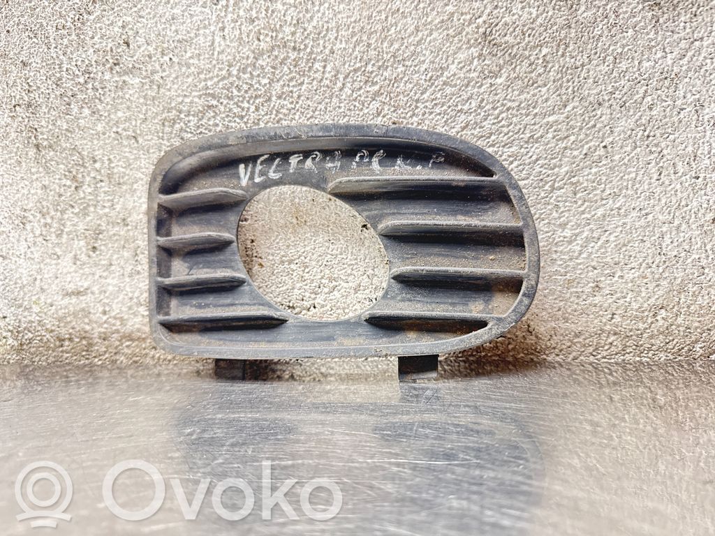 Opel Vectra B Etusumuvalon ritilä 