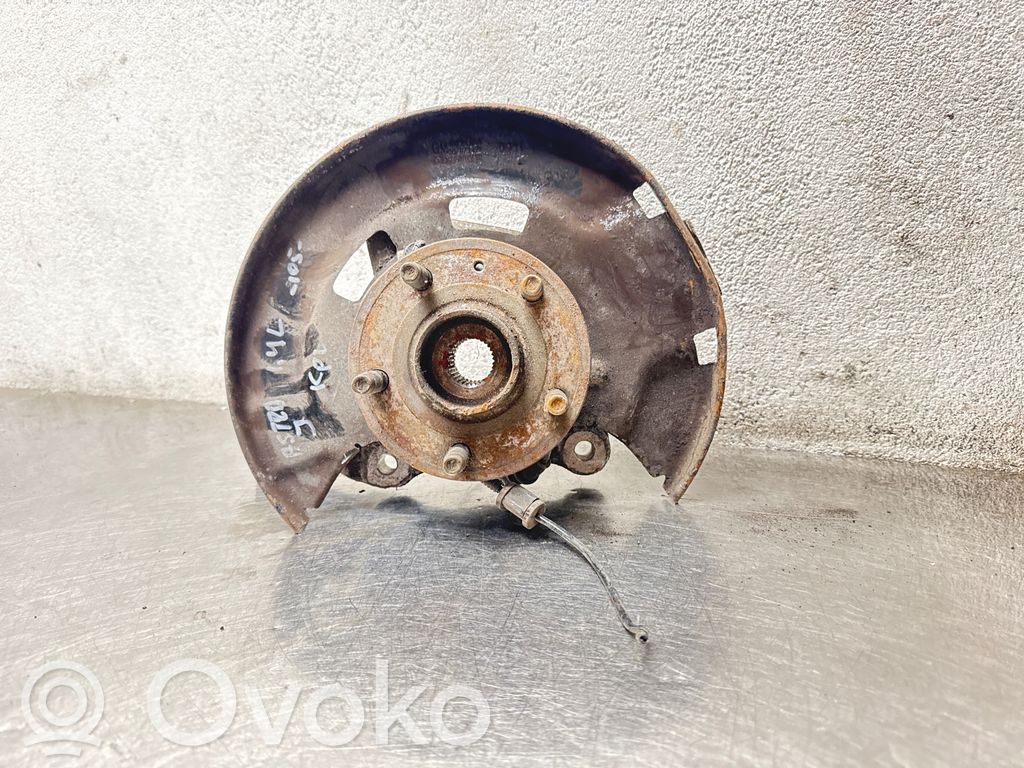 Opel Astra J Piasta koła przedniego 