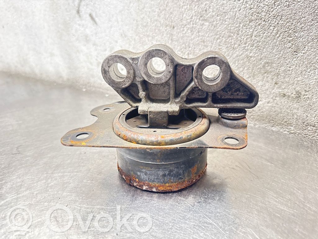 Engine mount bracket   H61754A