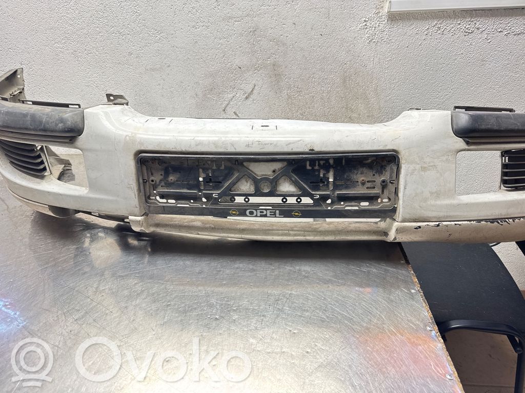 Opel Omega B1 Parachoques delantero 