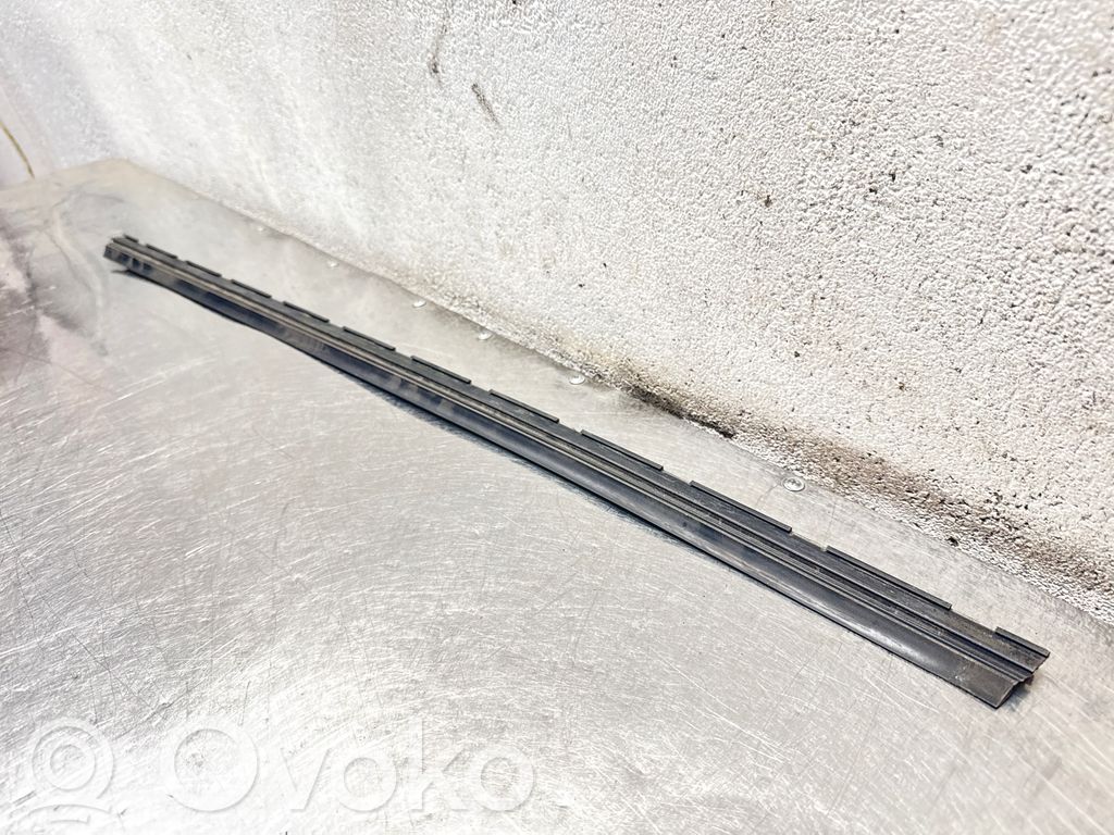 Opel Astra H Windshield trim 