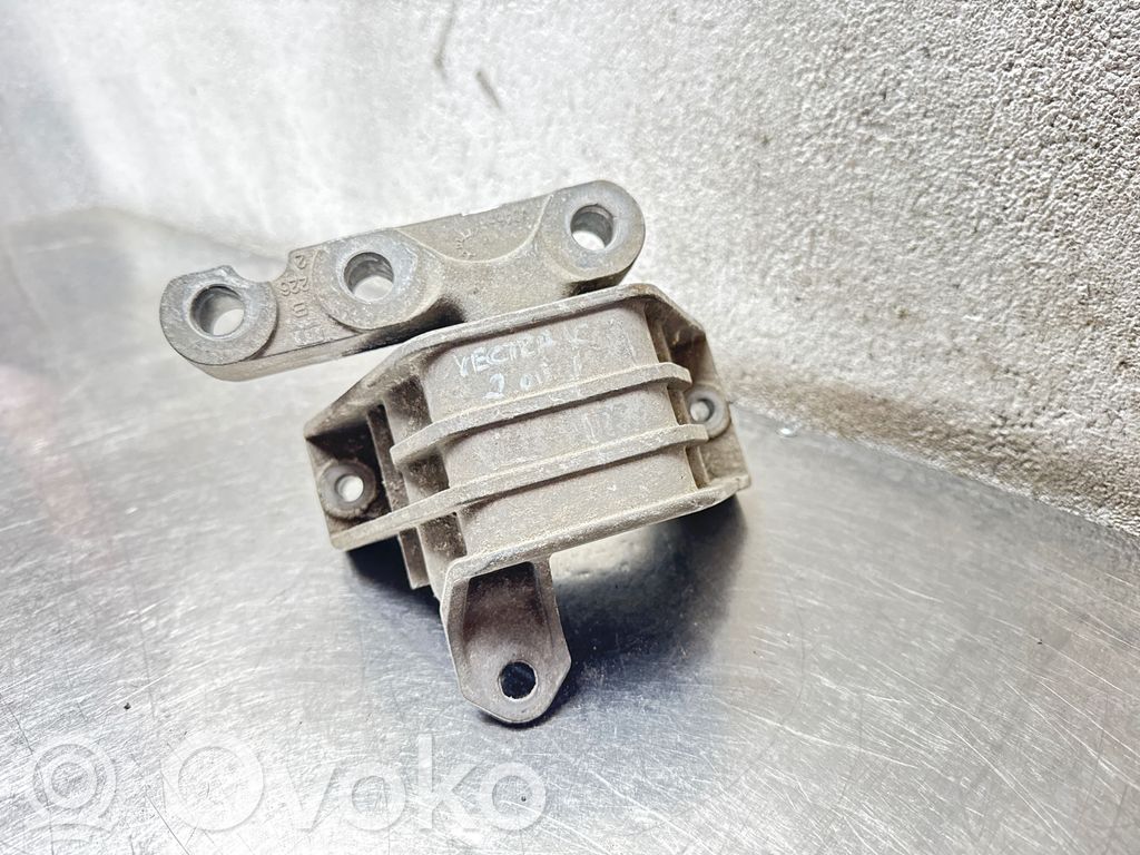 Opel Vectra C Engine mount bracket 