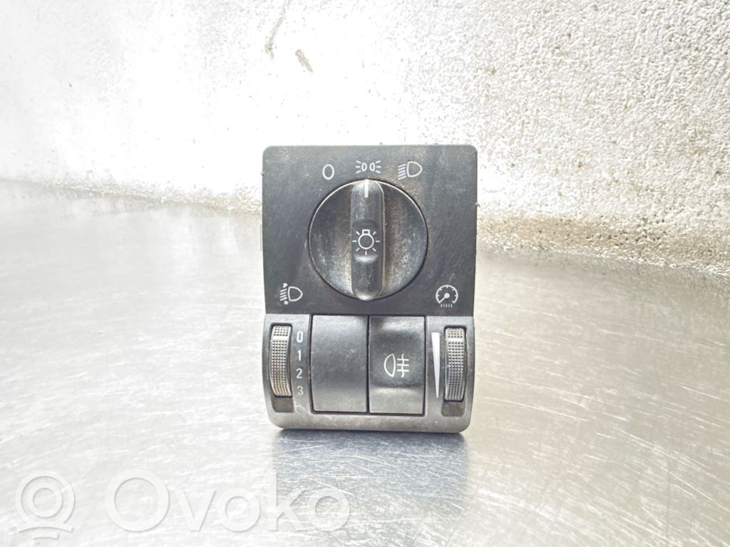 Light switch   9116615,05241198