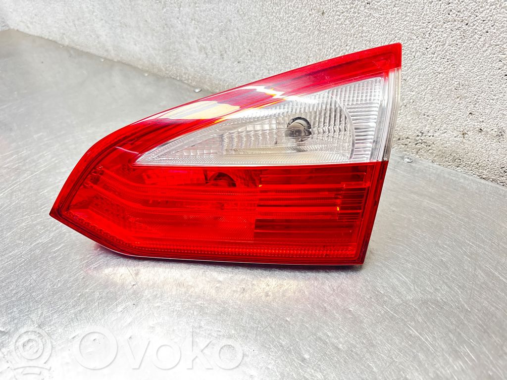 Ford Focus Galinis žibintas dangtyje 