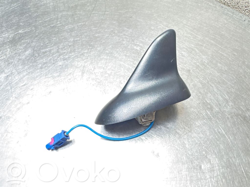GPS-pystyantenni   140640,371749900252215,13322159