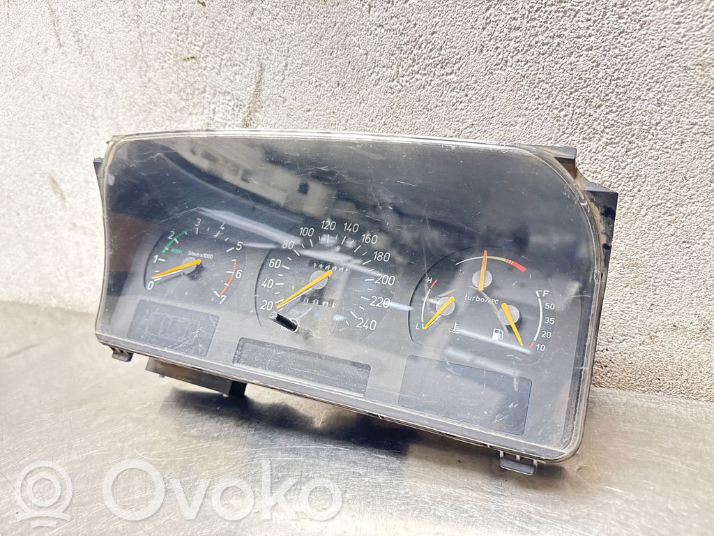 Saab 9000 CS Speedometer (instrument cluster) 
