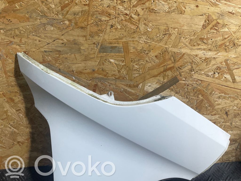 Ford B-MAX Aizmugurē bampera stūra daļa 