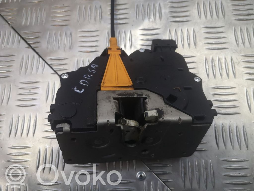 Opel Corsa E Front door lock 