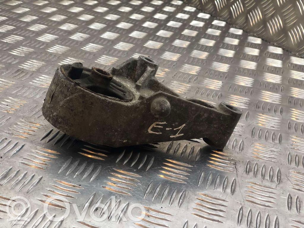 Engine mount bracket   13125635