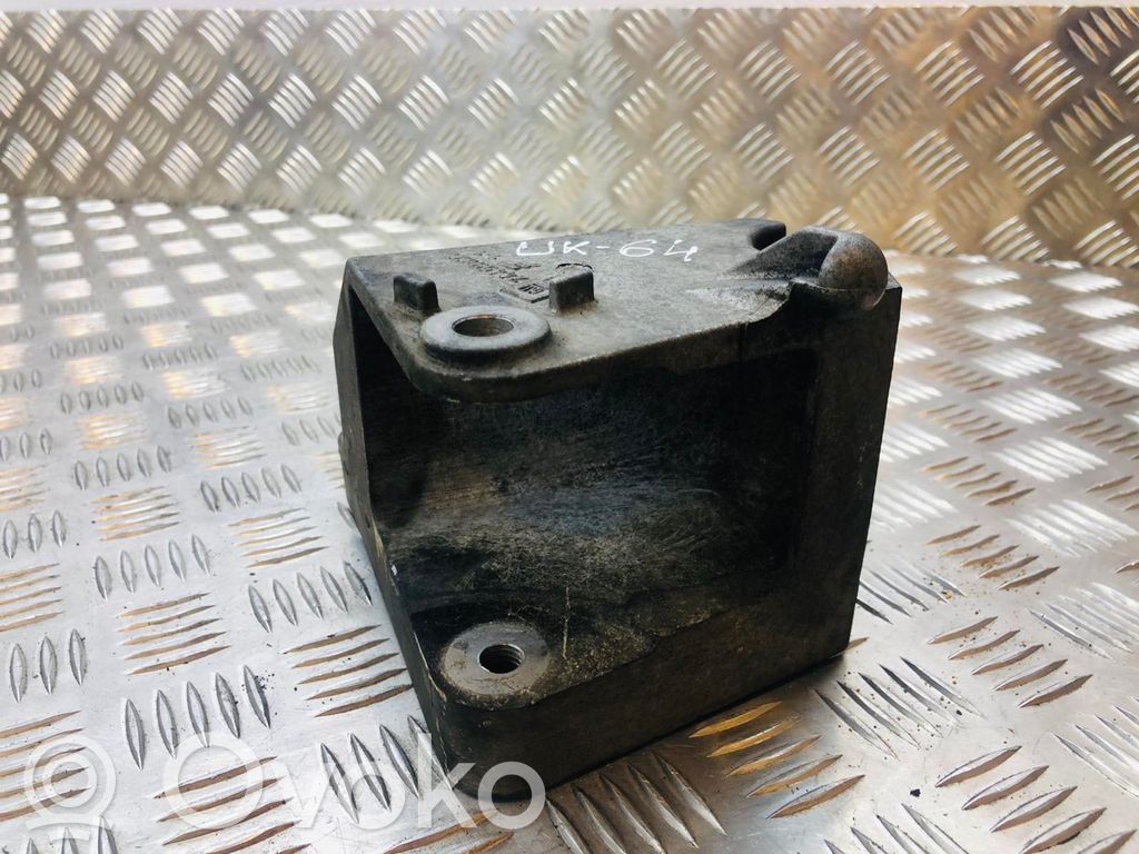 Toyota Corolla E120 E130 Engine mounting bracket 
