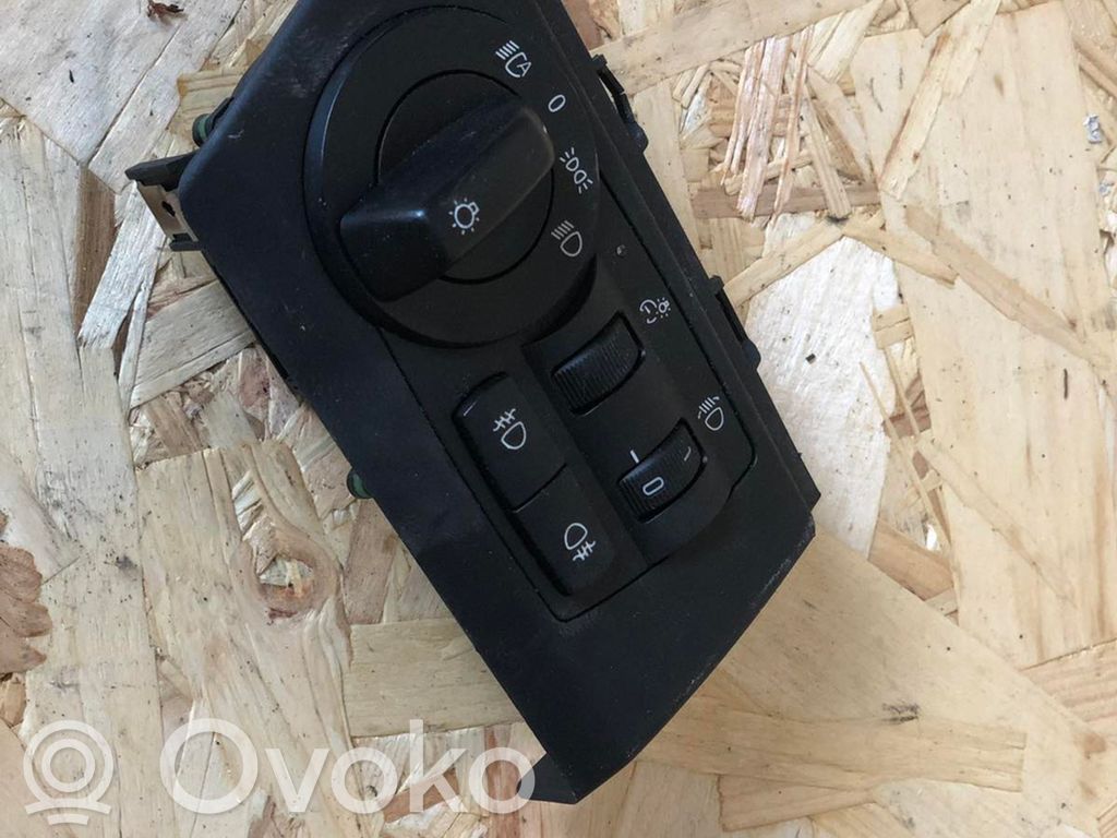 Light switch   3420282