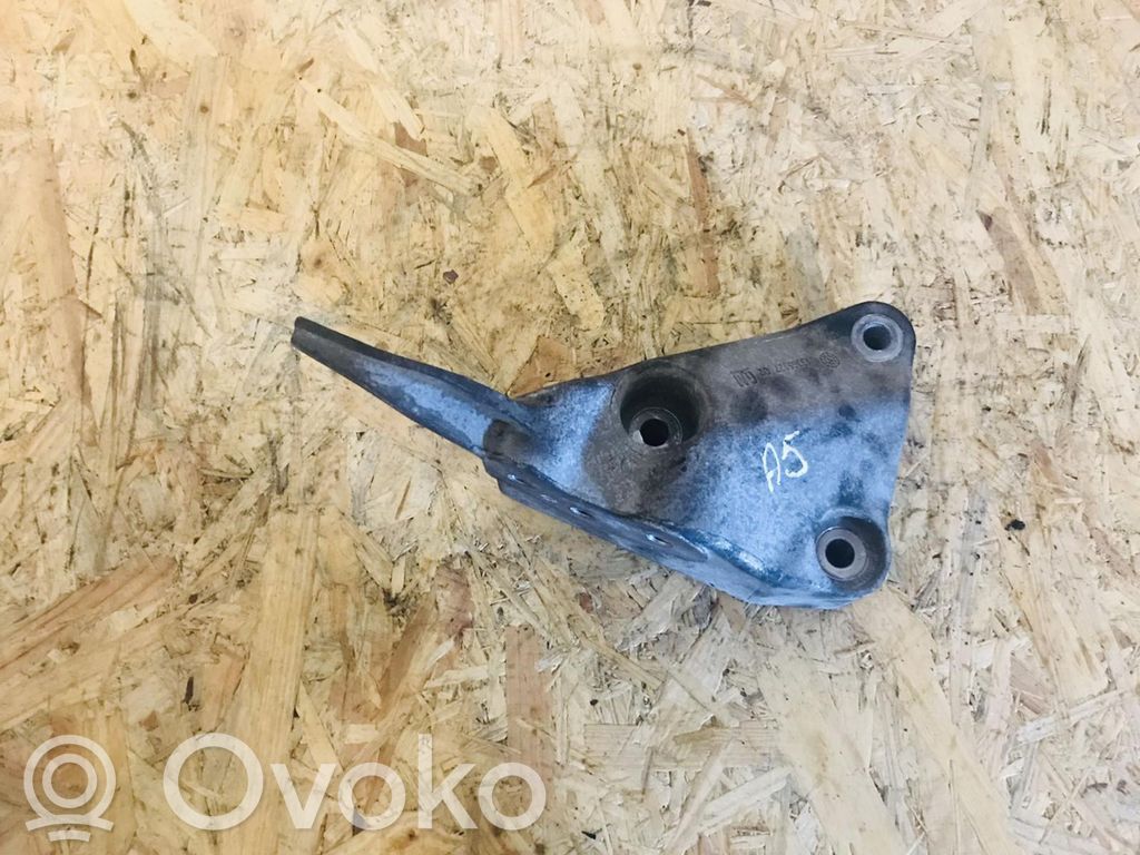 Opel Astra J Engine mounting bracket 