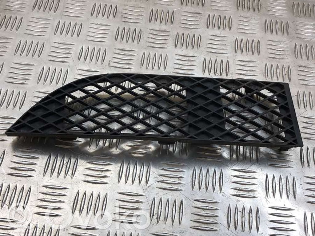 BMW 7 E65 E66 Kratka dolna zderzaka przedniego 
