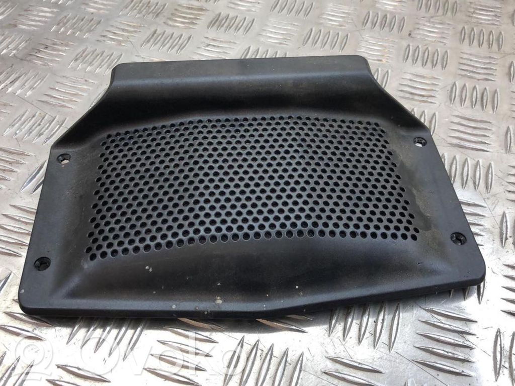 BMW X3 E83 Subwoofera reste/apdare 