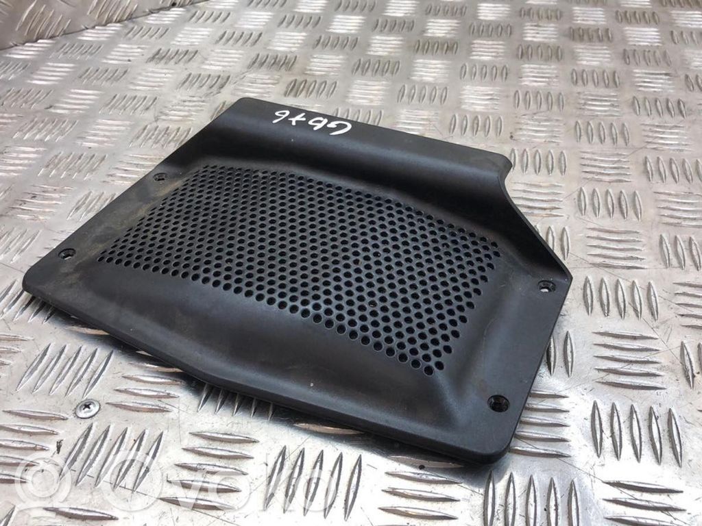 BMW X3 E83 Subwoofera reste/apdare 
