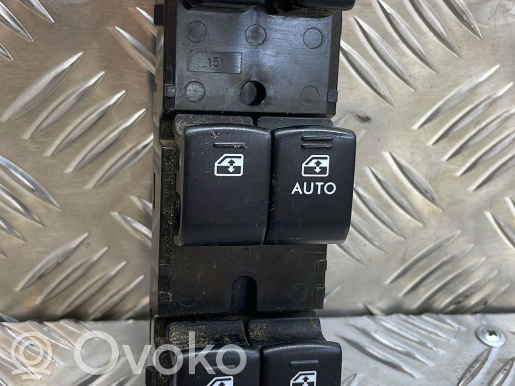 Subaru Forester SJ Electric window control switch 
