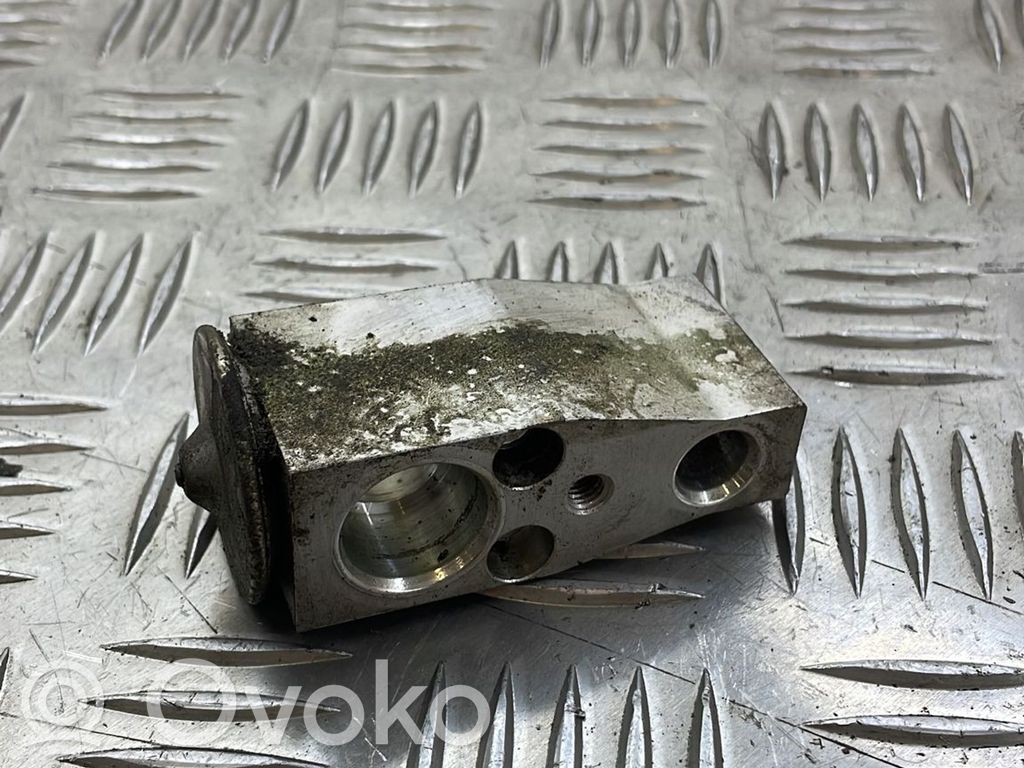 Subaru Forester SJ Zawór rozprężny klimatyzacji A/C 