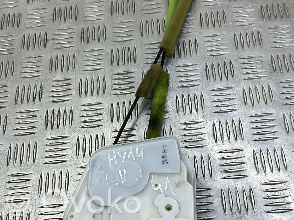 Mazda 3 II Front door lock 