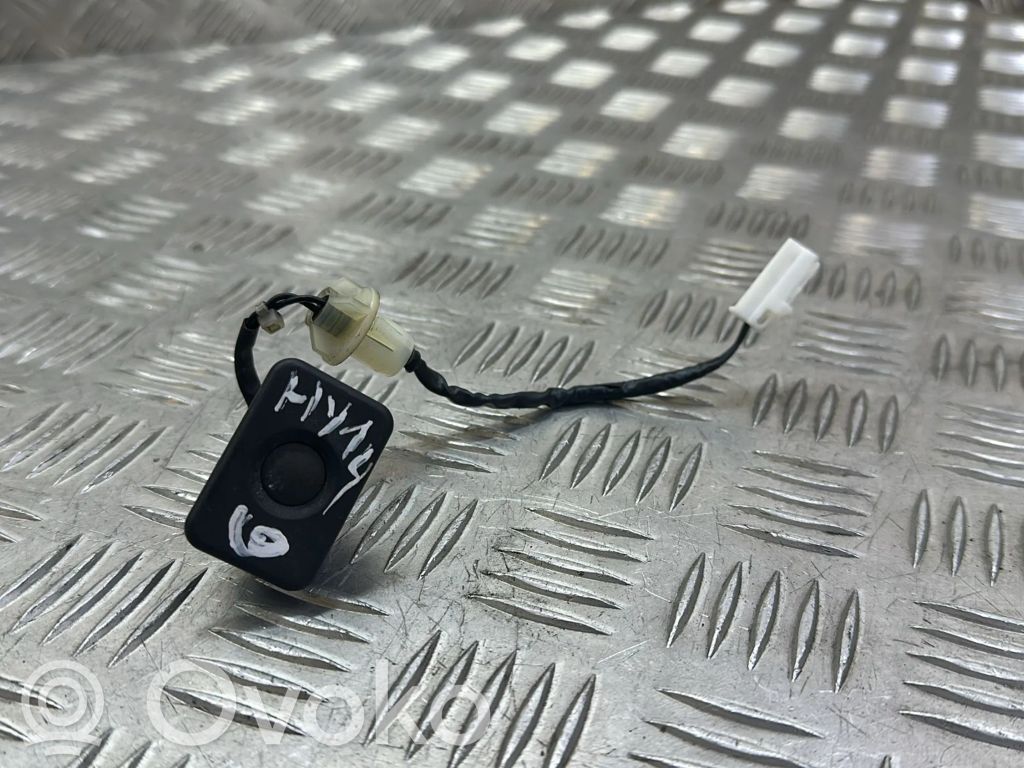 Mazda 3 II Tailgate opening switch 
