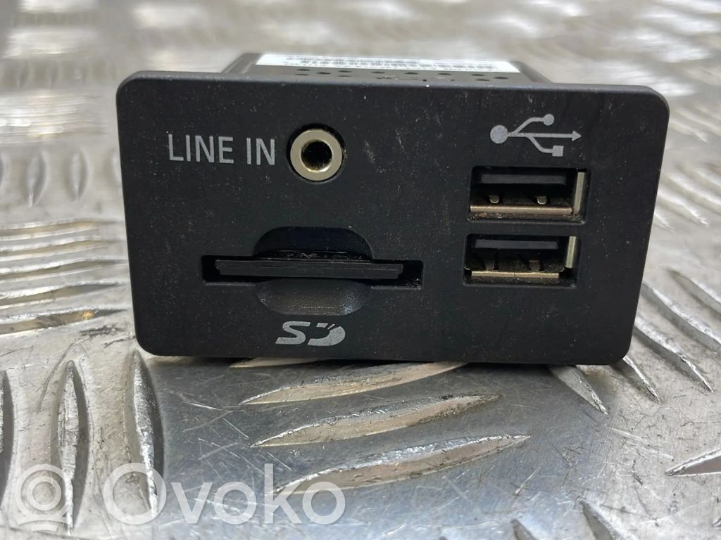 Ford Grand C-MAX USB socket connector 