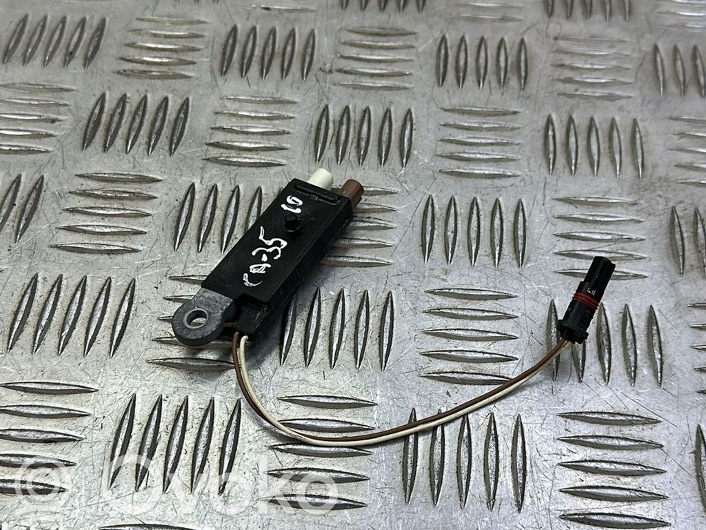 Jaguar F-Pace Aerial antenna amplifier 