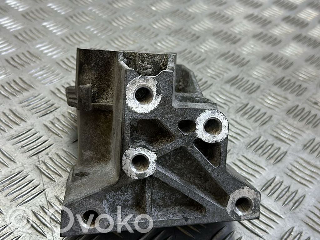 Land Rover Evoque I Engine mounting bracket 
